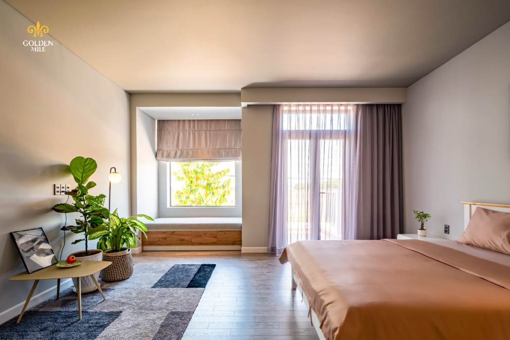 Phòng ngủ Tầng 2 của Shophouse Golden Mile hướng ra ngoài